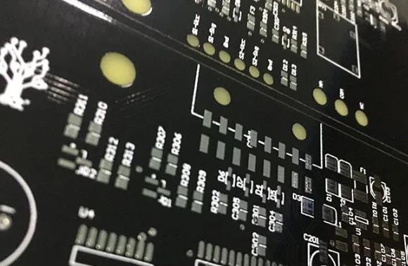 如何確定PCB的基板材料？